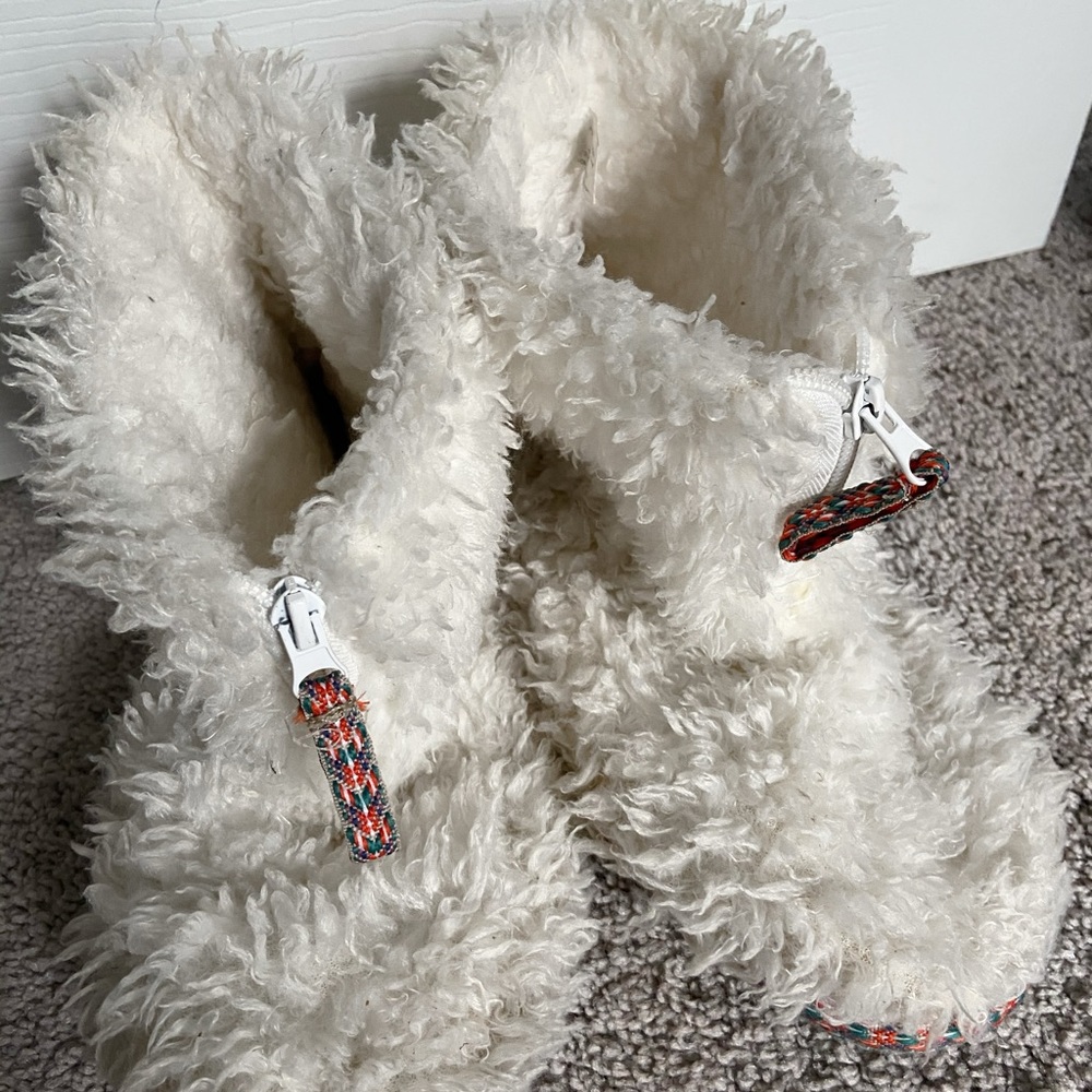 Women’s house shoes